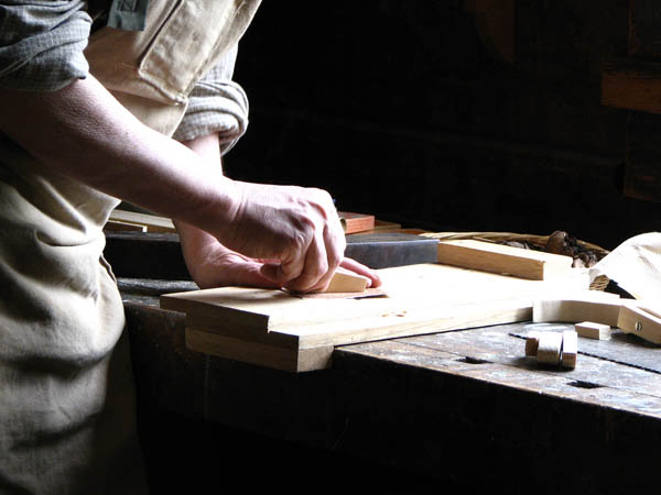 Ofrecemos un servicio de <strong>carpintería  de madera y ebanistería en Valls</strong> adaptado a las necesidades del <strong>cliente</strong>.